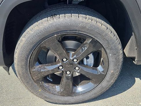 Used 2023 Jeep Grand Cherokee Altitude AWD/4WD image 7