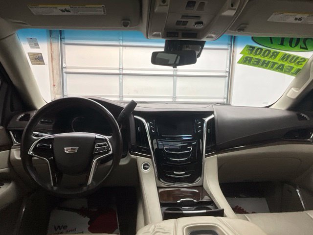 Used 2017 Cadillac Escalade Premium Luxury AWD/4WD image 4