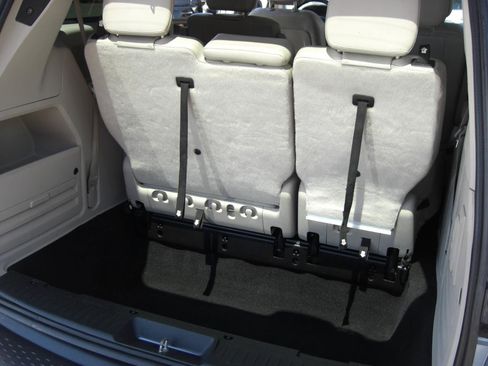 Used 2013 Chrysler Town & Country Touring image 12