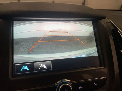 Used 2018 Chevrolet Cruze LT w/ Convenience Package FWD image 9