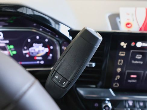 New 2026 GMC Sierra 3500 SLT w/ SLT Premium Package image 19