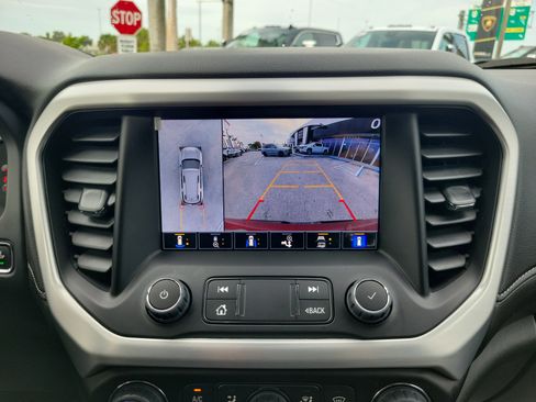 Used 2023 GMC Acadia SLT w/ Elevation Edition FWD image 11
