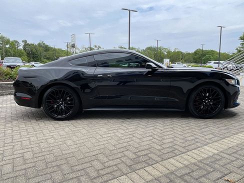 Used 2016 Ford Mustang Coupe RWD image 6