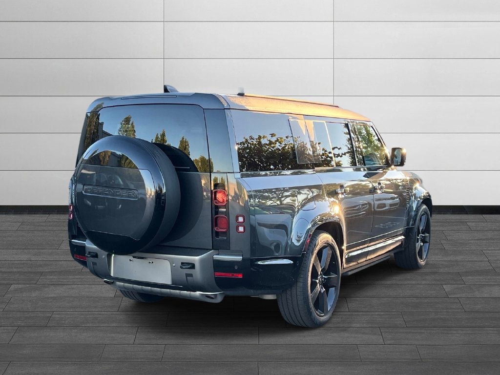 Certified 2025 Land Rover Defender 130 X-Dynamic SE AWD/4WD image 5