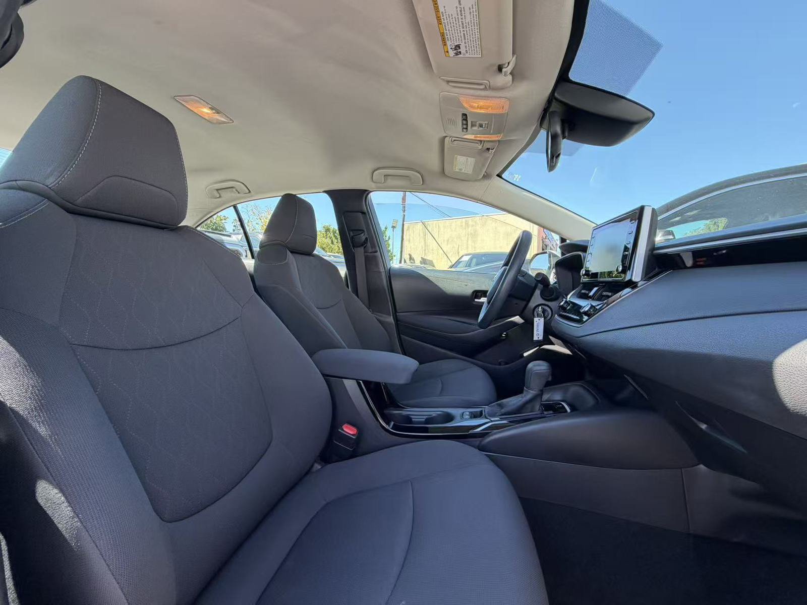 Used 2020 Toyota Corolla LE FWD image 9