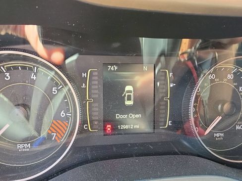 Used 2014 Jeep Cherokee Latitude w/ Cold Weather Group FWD image 12