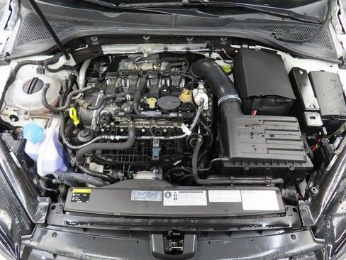 Used 2016 Volkswagen Golf R 4-Door image 22