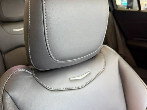 Used 2023 Cadillac XT4 Luxury w/ Cold Weather Package FWD image 18