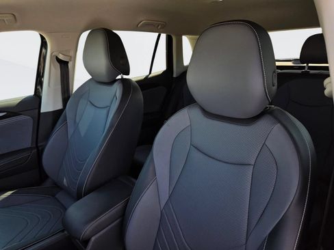 Used 2026 Volkswagen Tiguan SE FWD image 29
