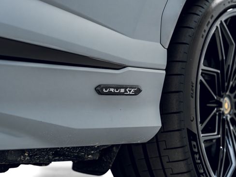 Used 2025 Lamborghini Urus SE AWD/4WD image 23