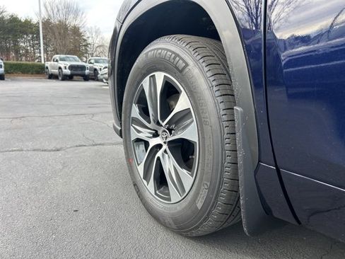 New 2026 Toyota Highlander XLE image 11