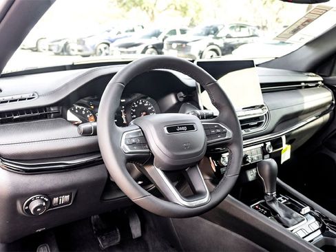 New 2026 Jeep Compass Latitude image 11