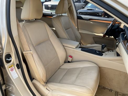 Used 2014 Lexus ES 300h FWD image 19