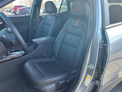 Used 2025 Chevrolet Trax RS w/ Driver Confidence Package image 6