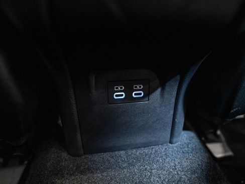 Used 2025 Toyota Prius LE image 33