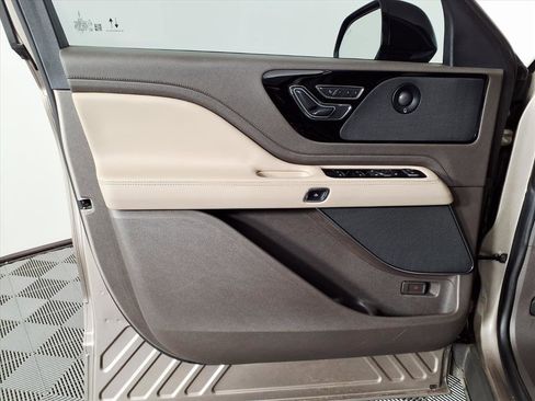 Used 2020 Lincoln Aviator Reserve w/ Class IV Trailer Tow Package image 17