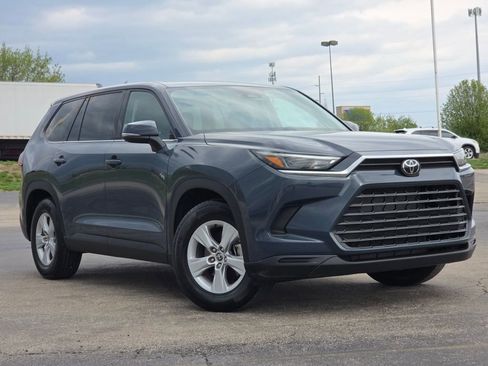 Used 2025 Toyota Grand Highlander FWD image 2