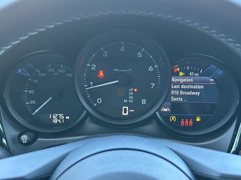 Certified 2023 Porsche Macan Turbo AWD/4WD image 28