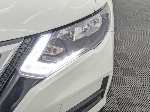 Used 2018 Nissan Rogue SV image 10