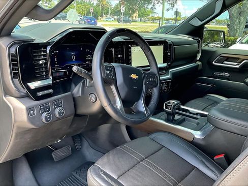 Used 2024 Chevrolet Silverado 1500 High Country w/ Technology Package AWD/4WD image 18