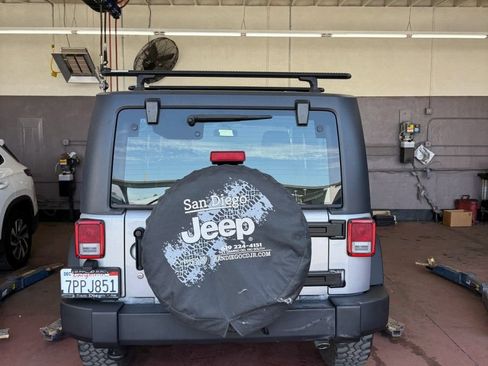Used 2016 Jeep Wrangler Rubicon w/ Power Convenience Group AWD/4WD image 2