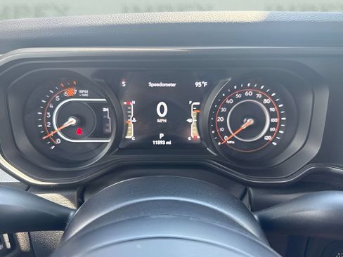 Used 2025 Jeep Wrangler Sport AWD/4WD image 19