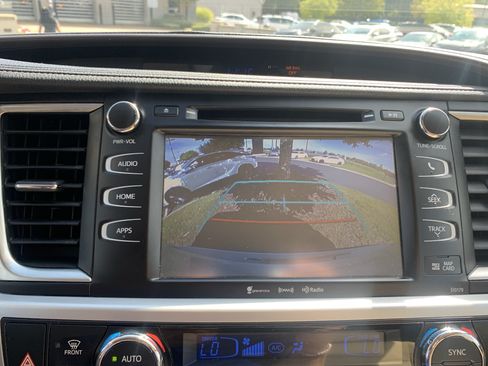 Used 2017 Toyota Highlander XLE FWD image 25