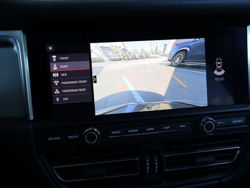 Used 2020 Porsche Macan Turbo AWD/4WD image 40