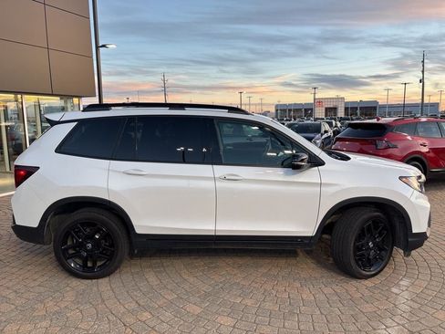 Used 2024 Honda Passport Black Edition image 4