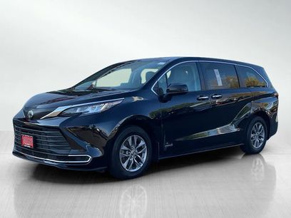 Used 2021 Toyota Sienna XLE