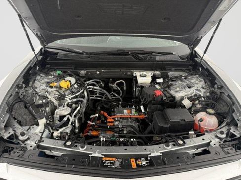 Used 2025 Cadillac Lyriq Luxury RWD image 6