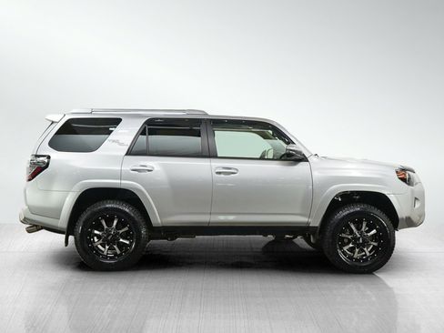 Used 2018 Toyota 4Runner TRD Off-Road Premium AWD/4WD image 6