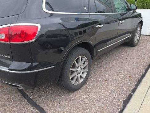 Used 2017 Buick Enclave Convenience FWD image 3