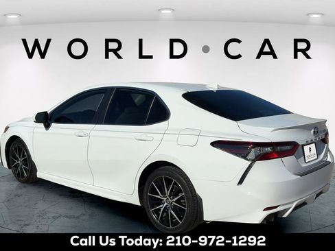 Used 2022 Toyota Camry SE FWD image 5