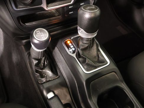 Used 2021 Jeep Wrangler Unlimited Sport AWD/4WD image 7