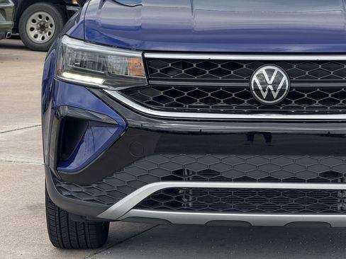 Used 2024 Volkswagen Taos SE image 6