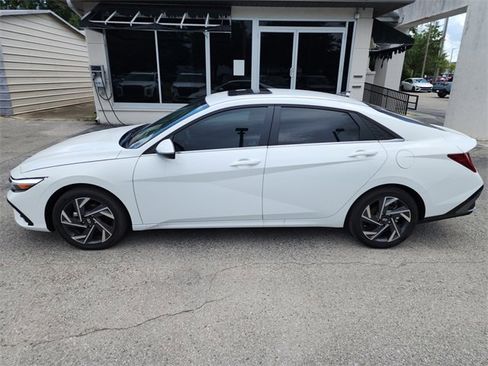 New 2025 Hyundai Elantra Limited image 5
