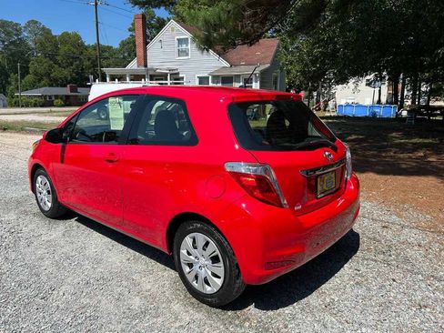 Used 2012 Toyota Yaris LE FWD image 4