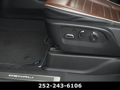 Used 2023 GMC Yukon Denali Ultimate AWD/4WD image 11