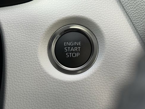 Used 2025 Toyota Corolla SE w/ SE Premium Package image 30