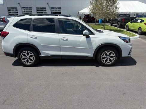 Used 2021 Subaru Forester Premium AWD/4WD image 2