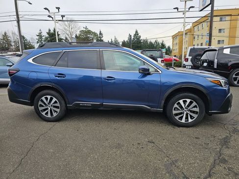 Used 2020 Subaru Outback Premium image 9
