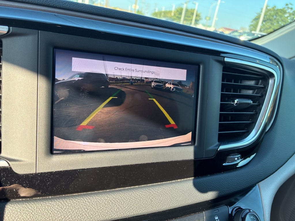 Used 2022 Chrysler Voyager LX FWD image 16