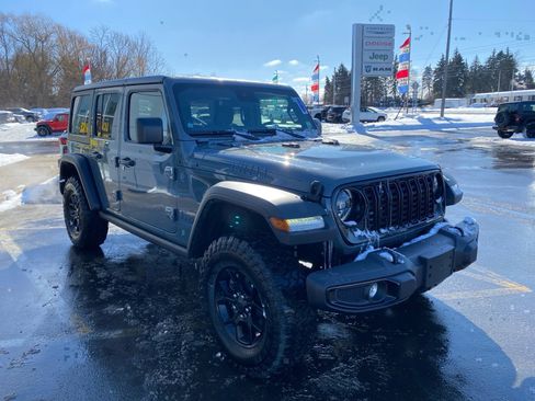 Used 2025 Jeep Wrangler Willys image 6