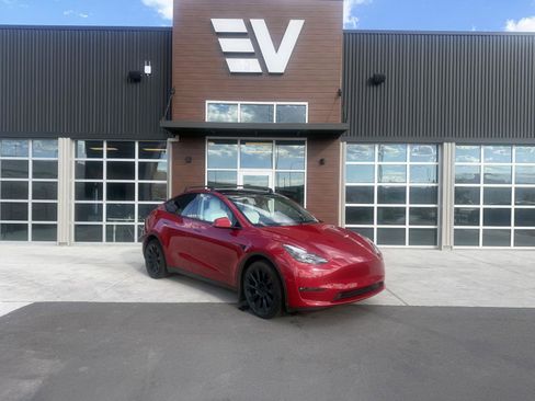 Used 2022 Tesla Model Y Long Range AWD/4WD image 1