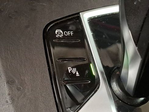 Certified 2022 BMW X5 xDrive40i w/ M Sport Package image 21