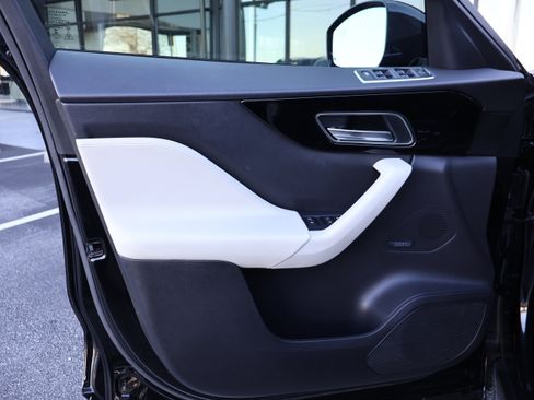 Used 2020 Jaguar F-PACE R-Sport image 12