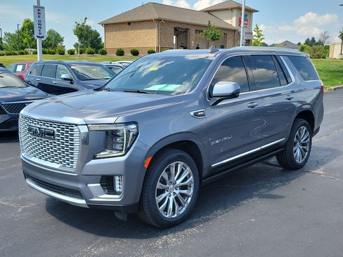 Used 2021 GMC Yukon Denali w/ Denali Premium Package AWD/4WD image 2