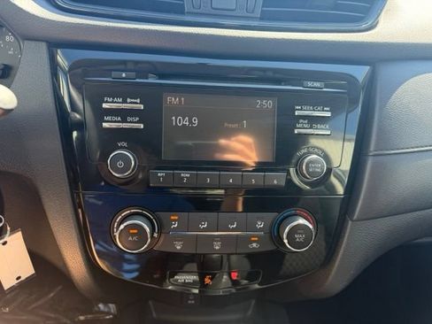 Used 2017 Nissan Rogue S w/ S Family Package FWD image 25