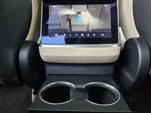 Used 2022 Tesla Model X image 55